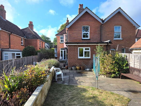 4 bed property, in The Avenue, £379,999