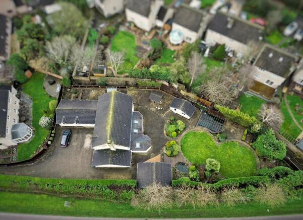 5 bed property, in Goose Green, £925,000