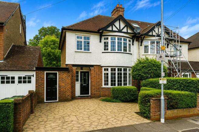 3 bed property, in Gade Avenue, £799,950