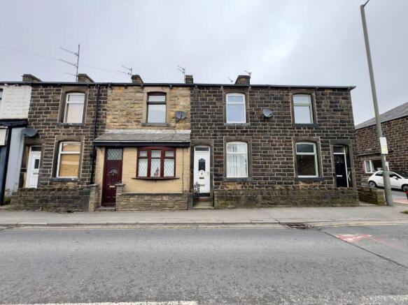 2 bed property, in Burnley Road, £65,000