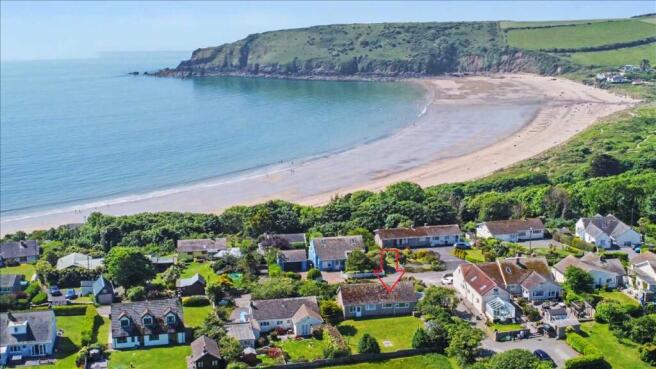 2 bed property, in Woodgates, £399,950