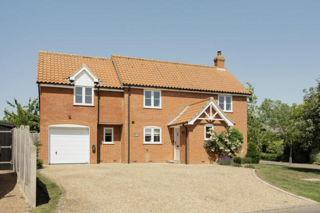 4 bed property, in Colegate End Road, £625,000