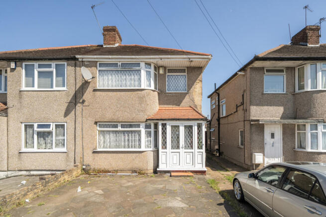 3 bed property, in Field End Road, £575,000