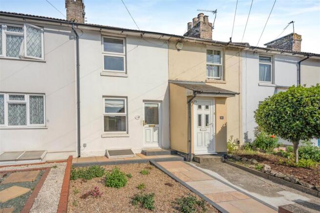 2 bed property, in Loose Road, £270,000