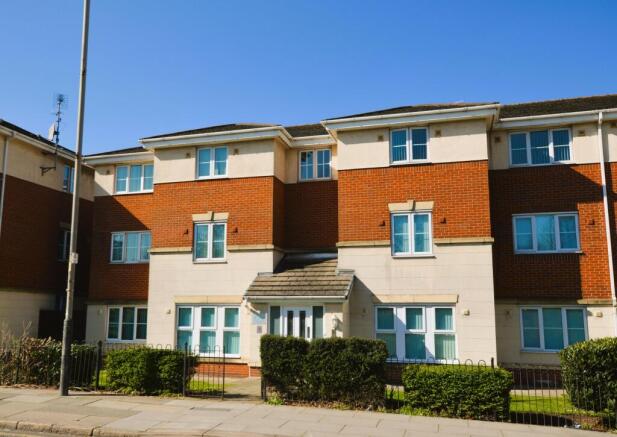 2 bed property, in Walton Lane, £119,950