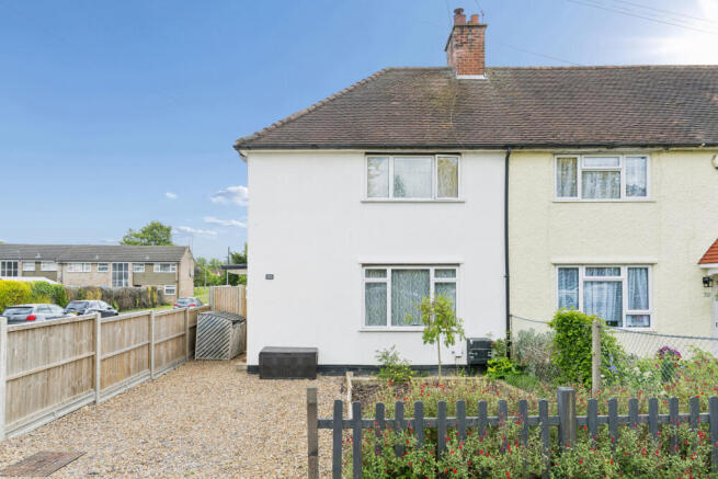 2 bed property, in Glebe Road, £335,000