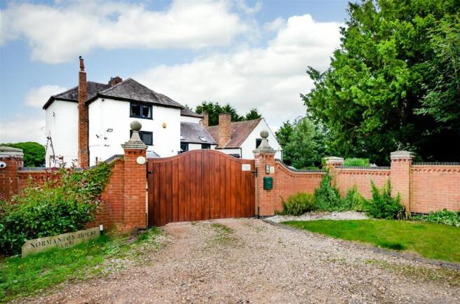 8 bed property, in Normanton House Farm, £849,950