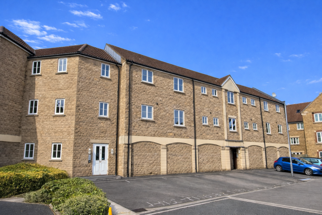 2 bed property, in Harris Close, £179,950