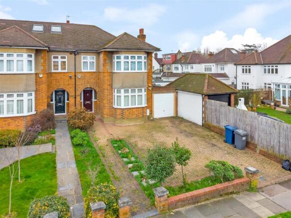 3 bed property, in Heddon Court Avenue, £900,000