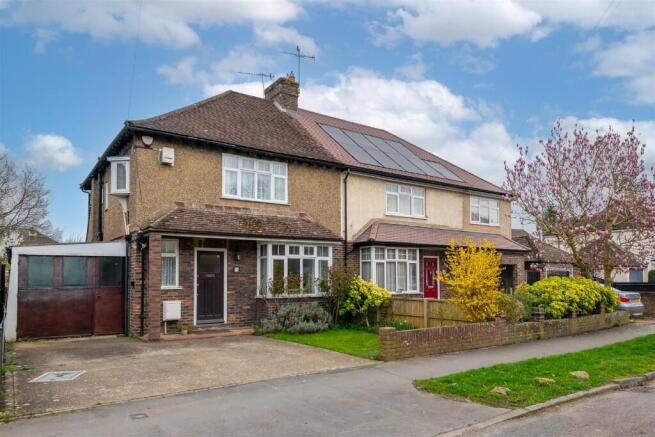 3 bed property, in Hevers Avenue, £475,000