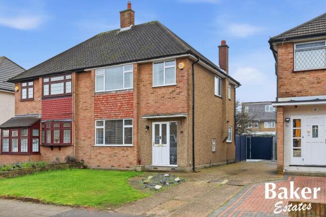3 bed property, in Freshwell Avenue, £490,000