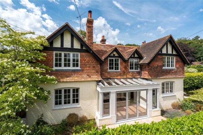 3 bed property, in Holmbury St. Mary, £725,000