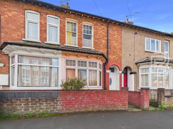 3 bed property, in Wood Street, £179,950