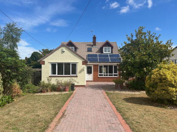 4 bed property, in The Drive, £499,950