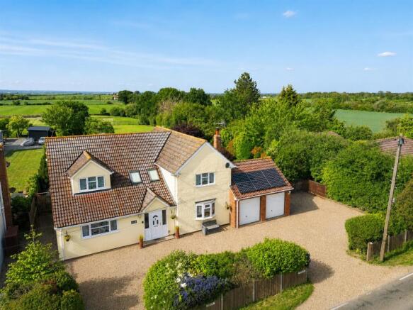 5 bed property, in Burnham Road, £800,000