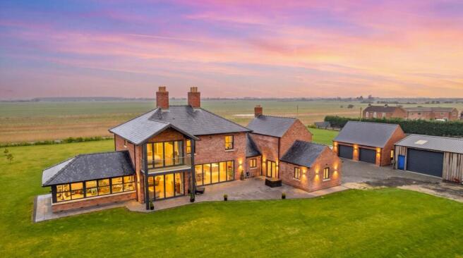 5 bed property, in Youngers Lane, £875,000