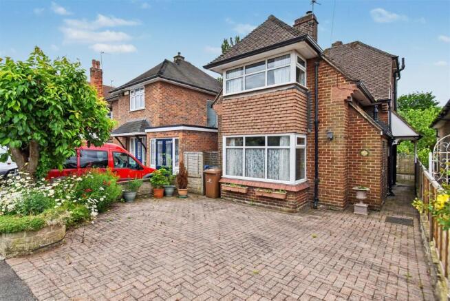 3 bed property, in Albany Road, £275,000