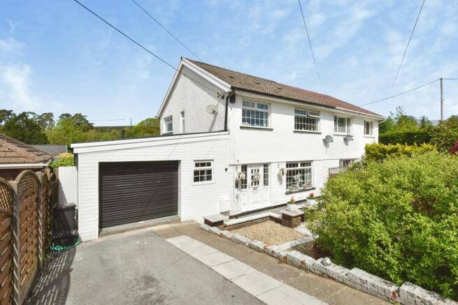 3 bed property, in Dulais Road, £250,000