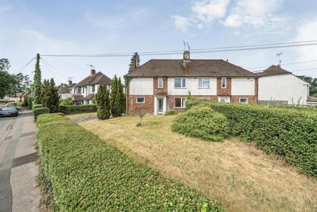 3 bed property, in Buckingham Drive, £425,000