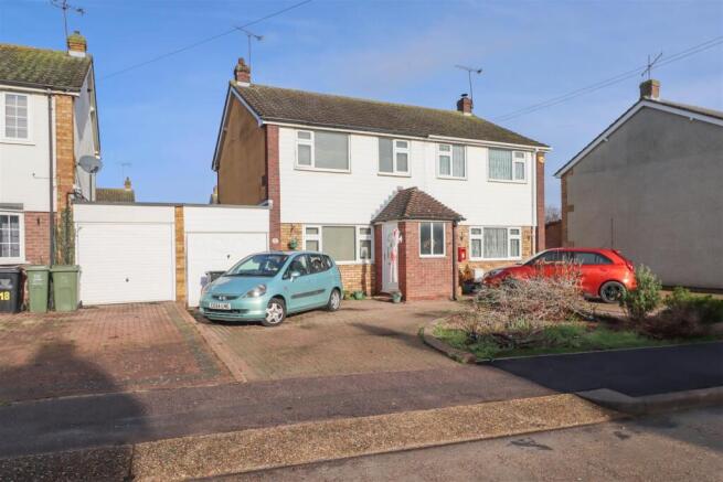 3 bed property, in Mapleleaf Gardens, £360,000