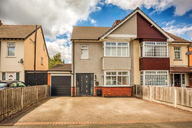 3 bed property, in Grange Road, £320,000