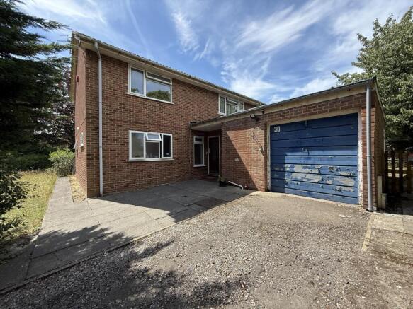 5 bed property, in 30 College Road, £200,000