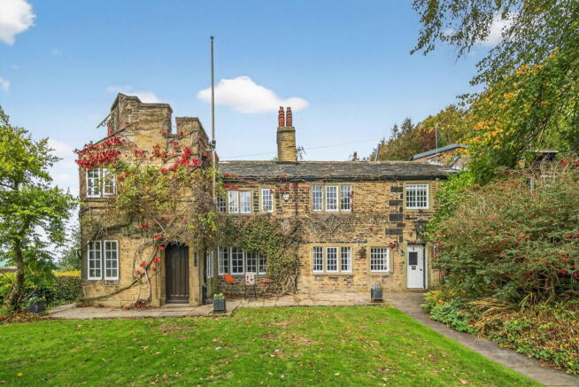 5 bed property, in The Cottage, £600,000