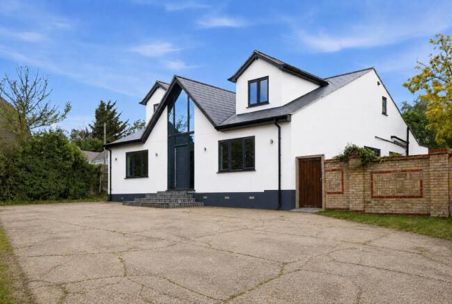 5 bed property, in Lower Dunton Road, £1,200,000