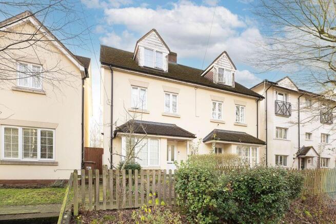 4 bed property, in Babington Road, £475,000