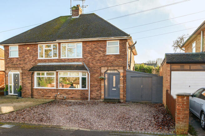 3 bed property, in Hawthorn Close, £425,000