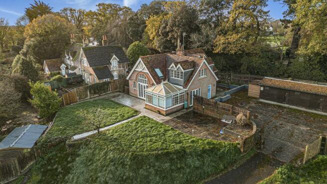 4 bed property, in Old School Laundry House, £600,000