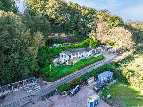 5 bed property, in Sprink Lane, £600,000