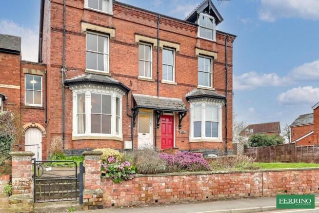 5 bed property, in (Period 5 Bed, £425,000