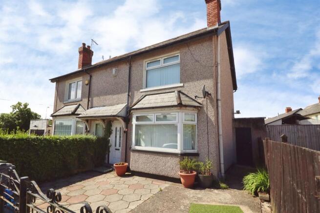 2 bed property, in Hillsnook Road, £160,000