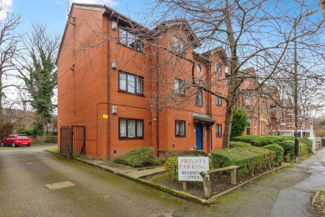 2 bed property, in Range Road, £140,000