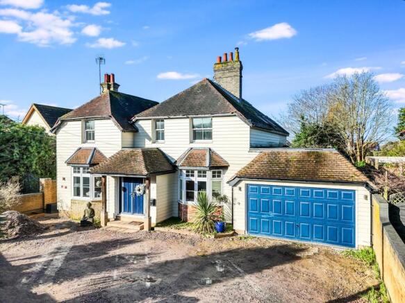 4 bed property, in Tye Common Road, £950,000
