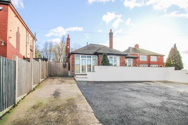 2 bed property, in Holywell Lane, £365,000