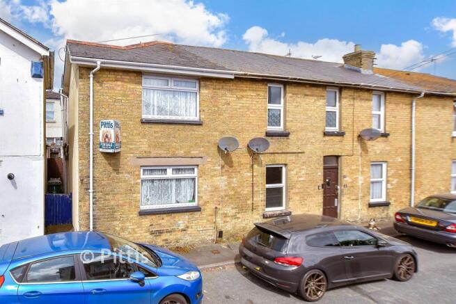 2 bed property, in George Street, £150,000