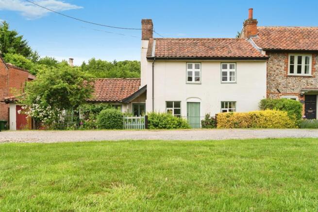 2 bed property, in The Green, £295,000