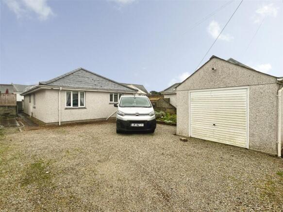 3 bed property, in Lower Broad Lane, £300,000