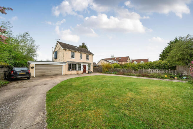 3 bed property, in Braydon, £500,000