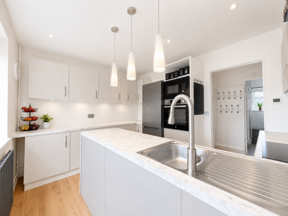 4 bed property, in Beechwood Court, £450,000