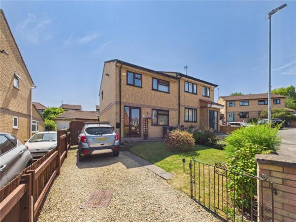 3 bed property, in Cade Close, £350,000