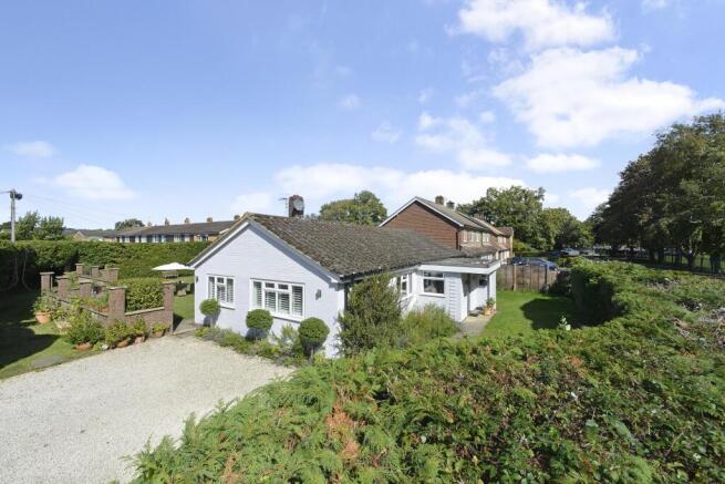 3 bed property, in Summers Road, £750,000