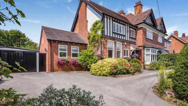 5 bed property, in Lichfield Road, £825,000