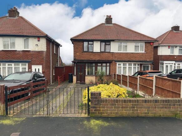 3 bed property, in 60 Aston Road, £45,000