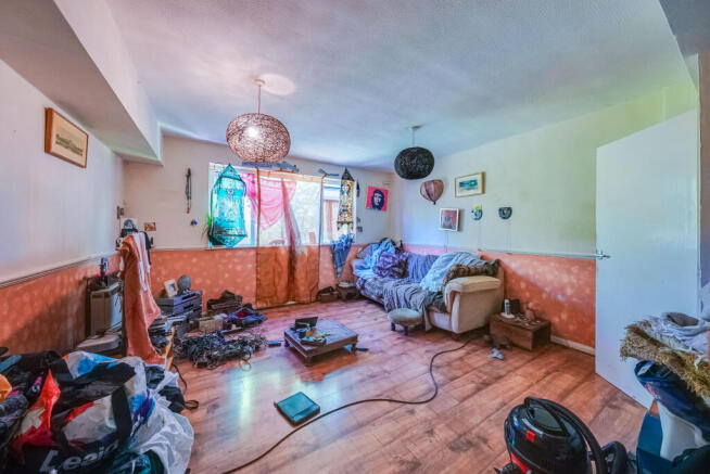 1 bed property, in Canadian Avenue, £240,000