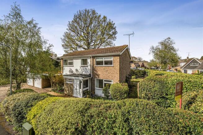 4 bed property, in Wildcroft Drive, £700,000