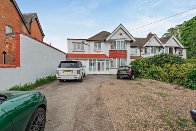 3 bed property, in Wood End Road, £412,000