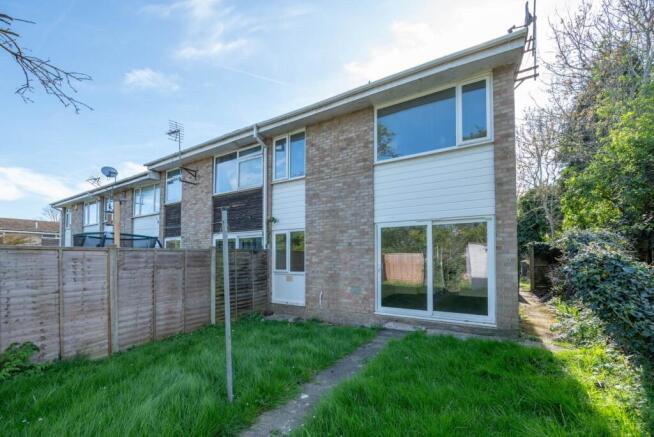 3 bed property, in Kemsing Gardens, £250,000